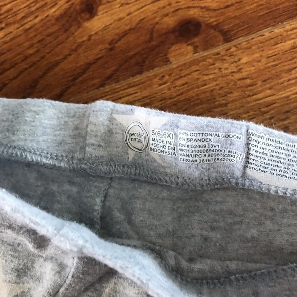 Wonder Nation gray star print bike shorts in size S (6/6x)